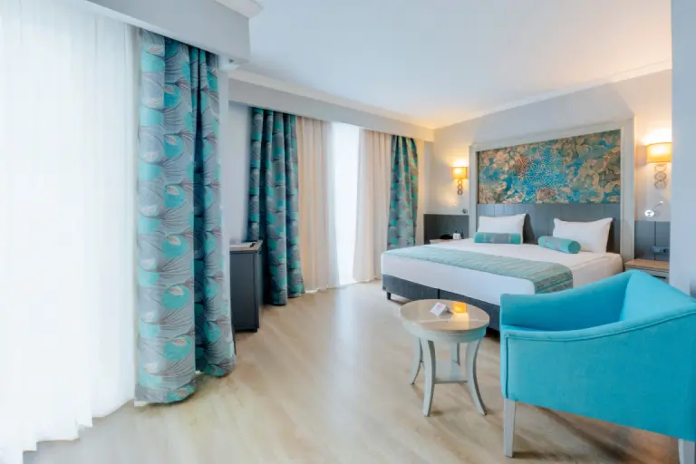 Aile Odası - Havuz Manzara